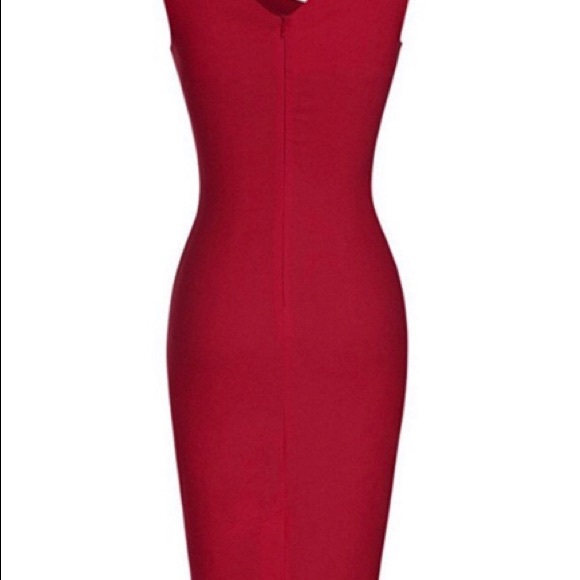 asymmetric sheath in cranberry - Picture 3 of 7